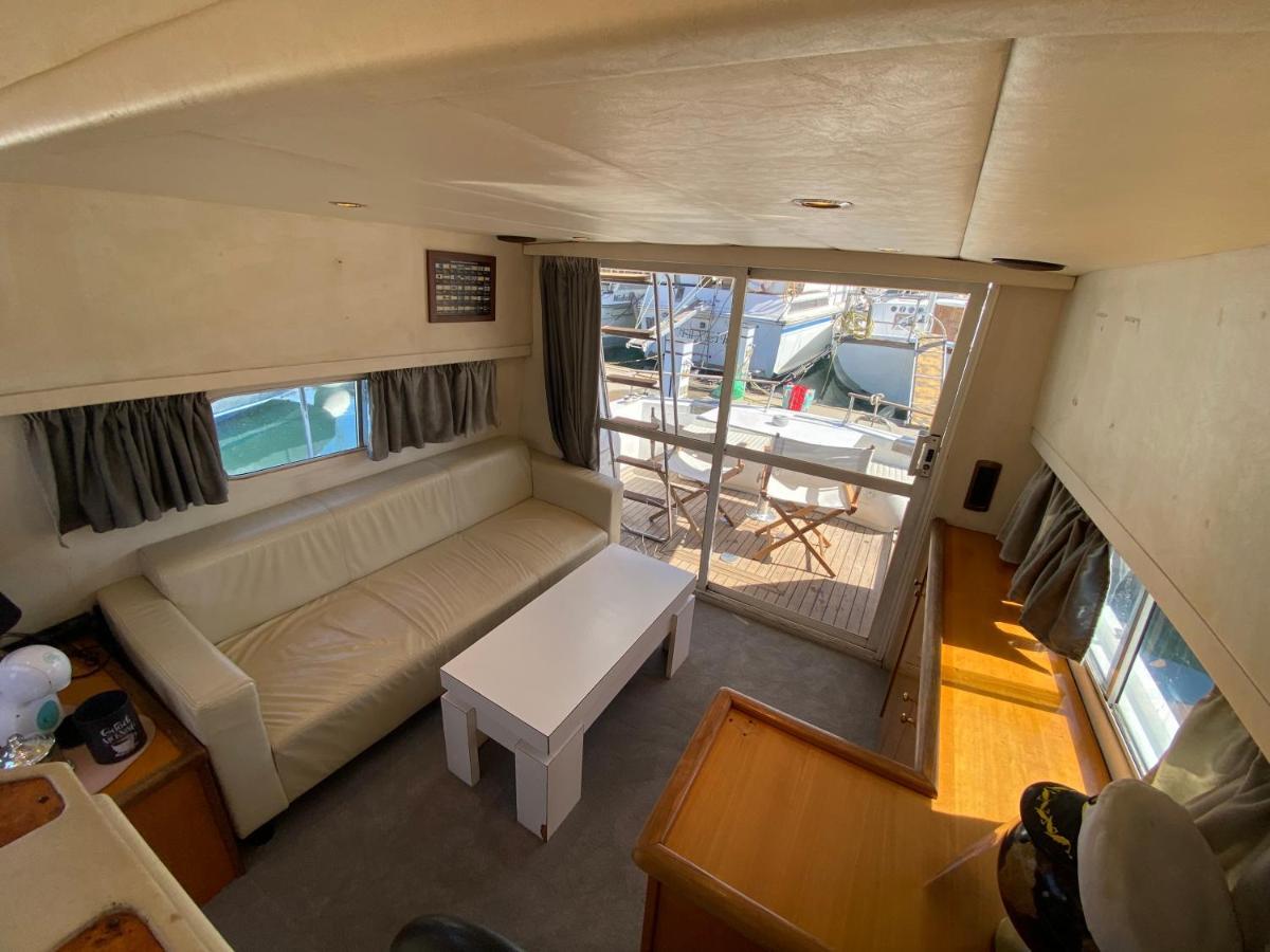 Hotel - Divali - Duerme En Un Confortable Yate En Barcelona Sant Adria de Besos Exteriér fotografie